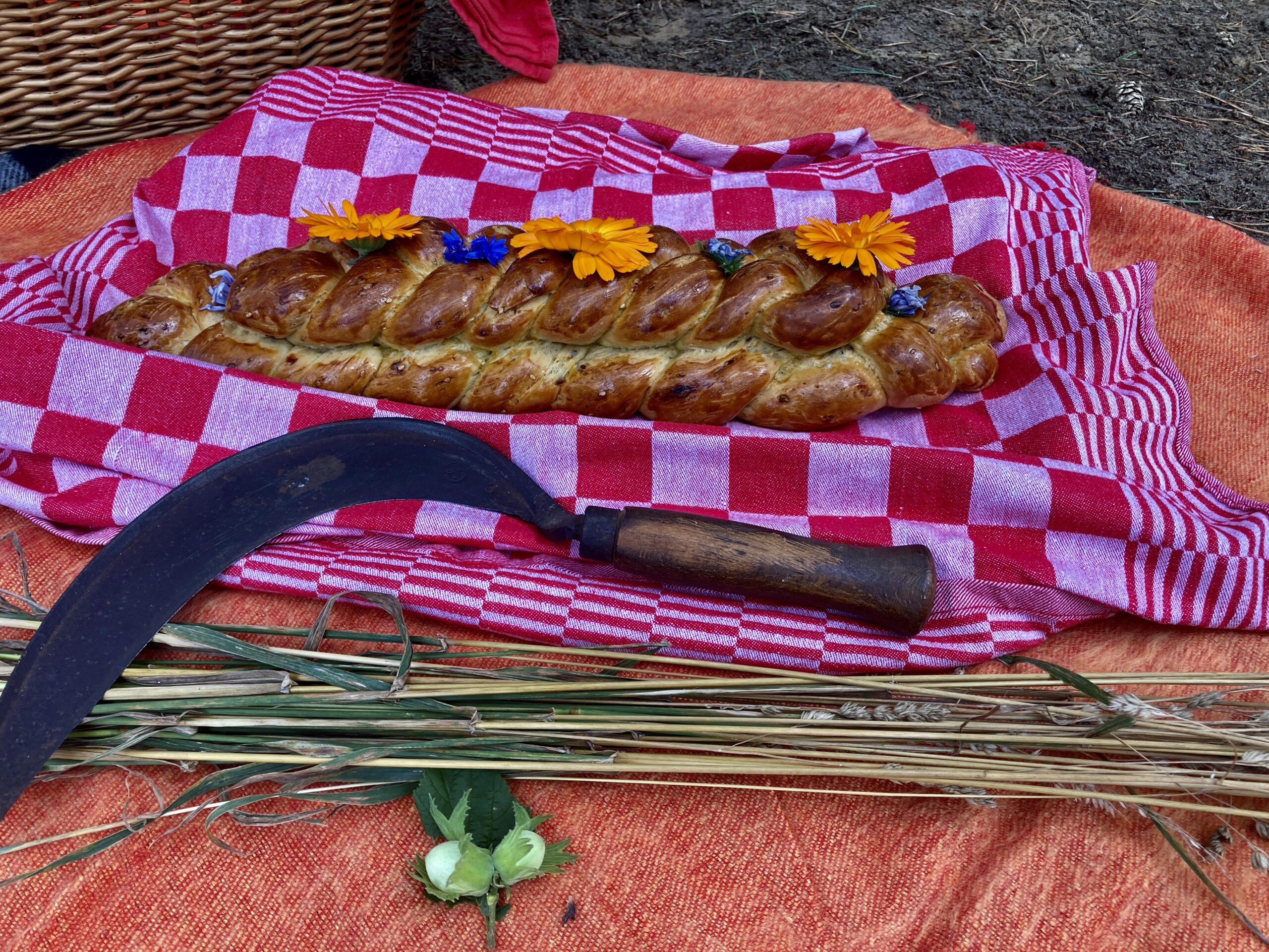 Lammasbrood, Snoeimes en Lughnasadh sfeer.